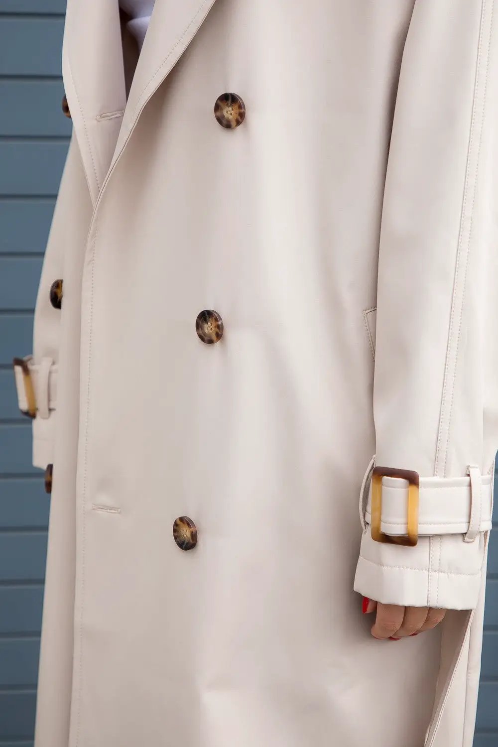 Gabardina abrigo Trench coat largo doble botonadura para mujer color ecru by Yanet Collective
