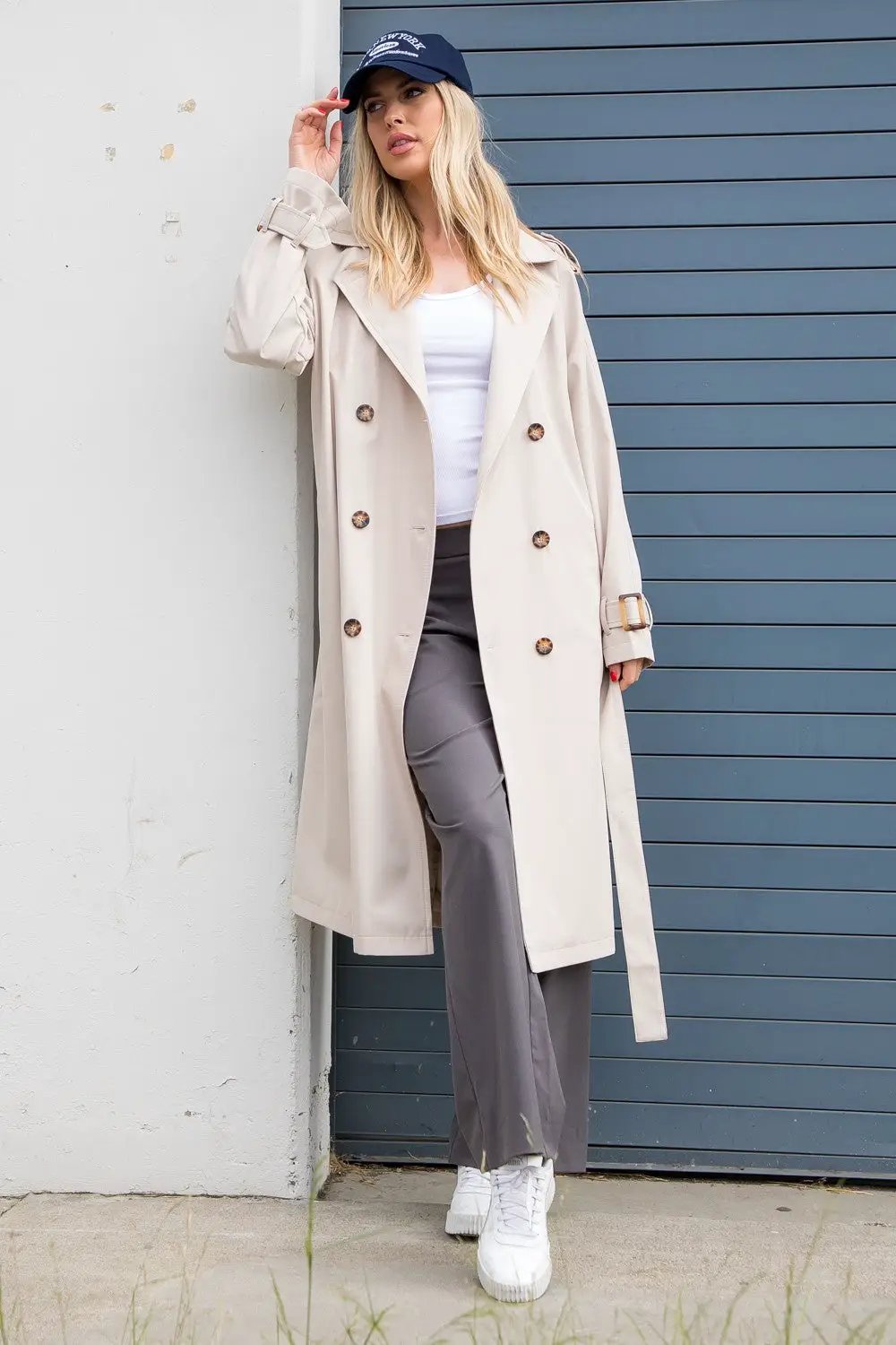 Gabardina abrigo Trench coat largo doble botonadura para mujer color ecru by Yanet Collective