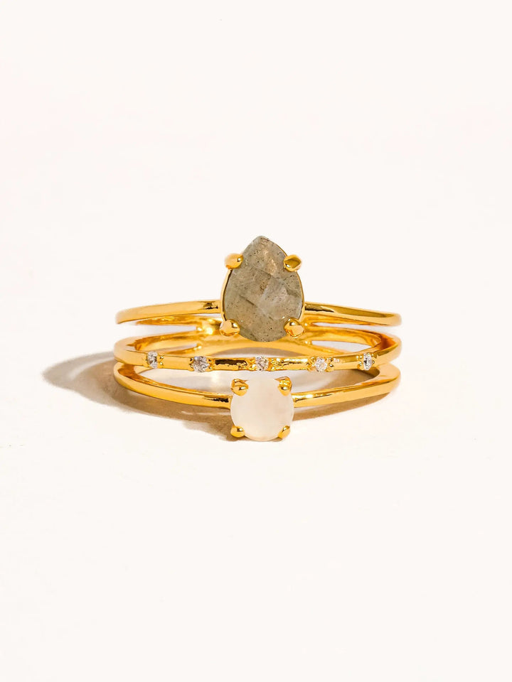 Anillo Statement De Oro 18K Bañado En Latón Con Piedras Naturales Y Circonias Talla 7 by Yanet Collective