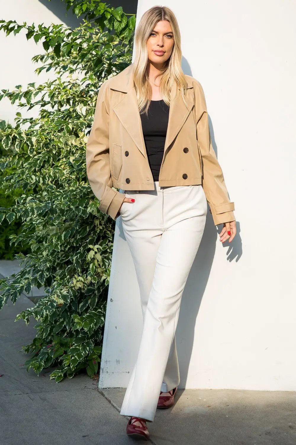 Blazer gabardina corta Chamarra estilo trench corta para mujer khaki by Yanet Collective