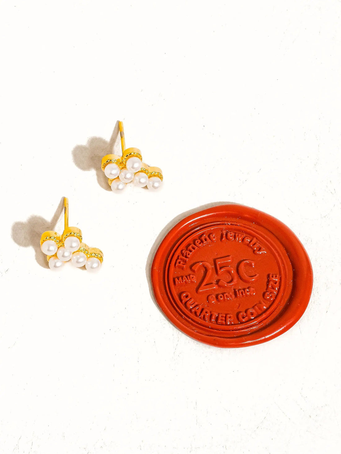 Aretes Cruz Con Perla Oro 18K Revestimiento Lujoso Colección Exclusiva Edición Limitada by Yanet Collective