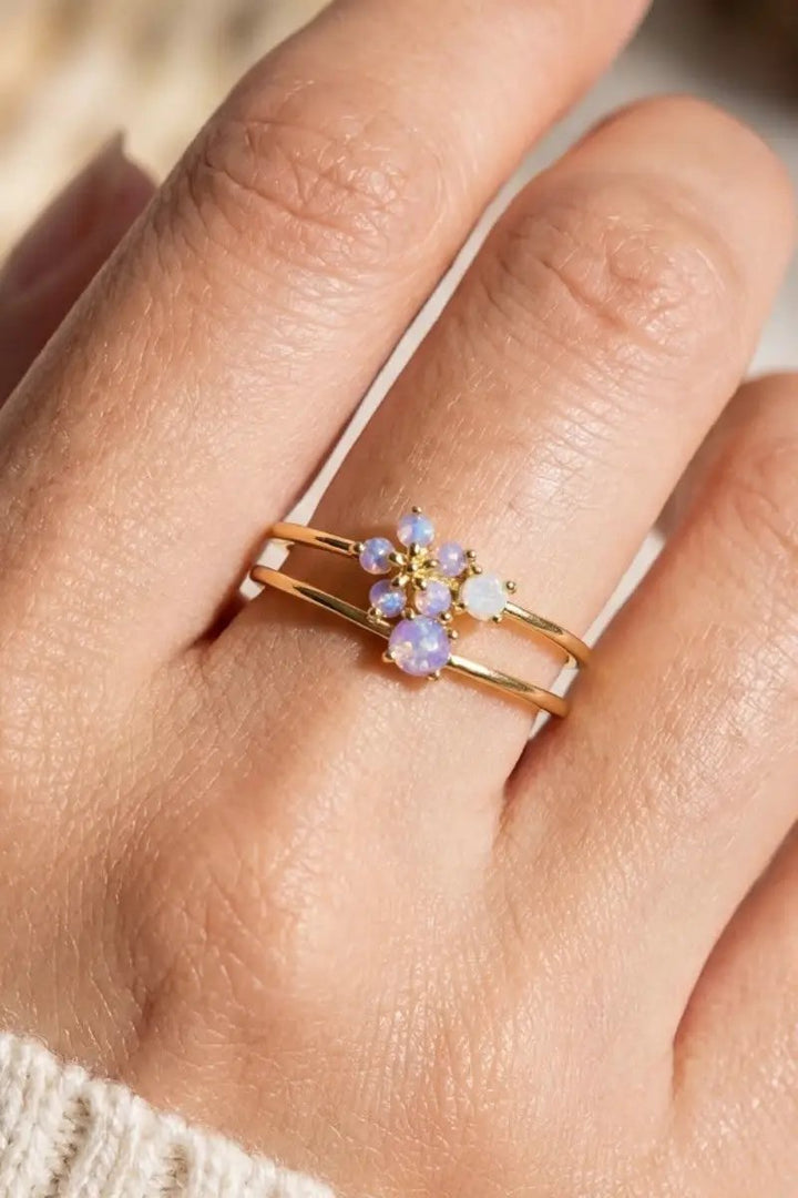 Anillo Ajustable de Flores con Circonitas Bañado en Oro by Fame Accessories