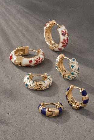 Trio Huggie Hoop con flores y bloques de esmalte
