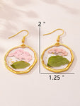 Pendientes de Resina Enmarcados con Flores y Hojas Secas - Elegancia Natural