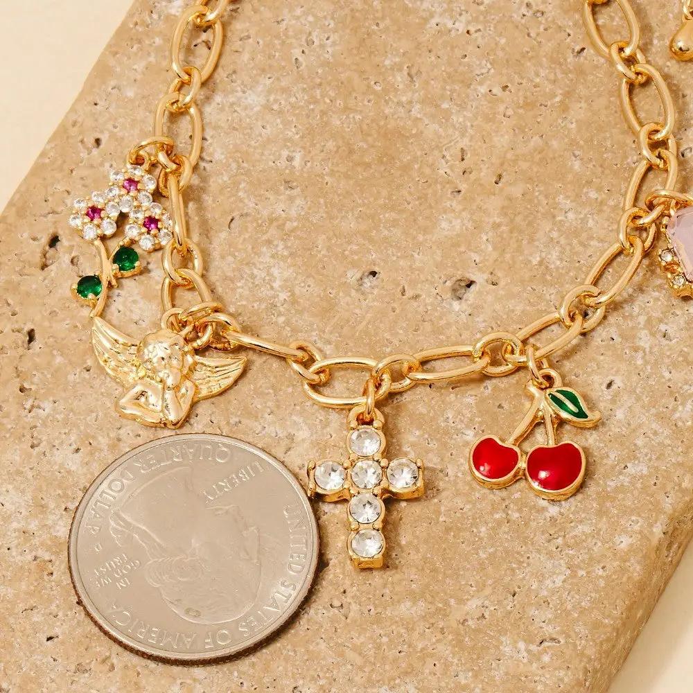 Pulsera de Cadena con Cruz de Querubín y Abalorios de Cereza by Yanet Collective