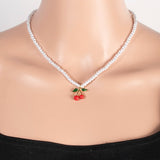 Collar con Colgante de Cereza y Perlas: Elegancia Frutal para tu Estilo