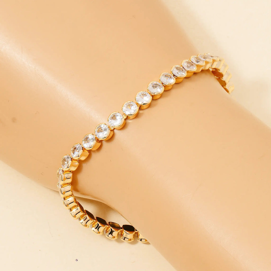 Pulsera de Tenis con Circonita Cúbica T002: Elegancia Brillante para Cada Ocasión by Yanet Collective