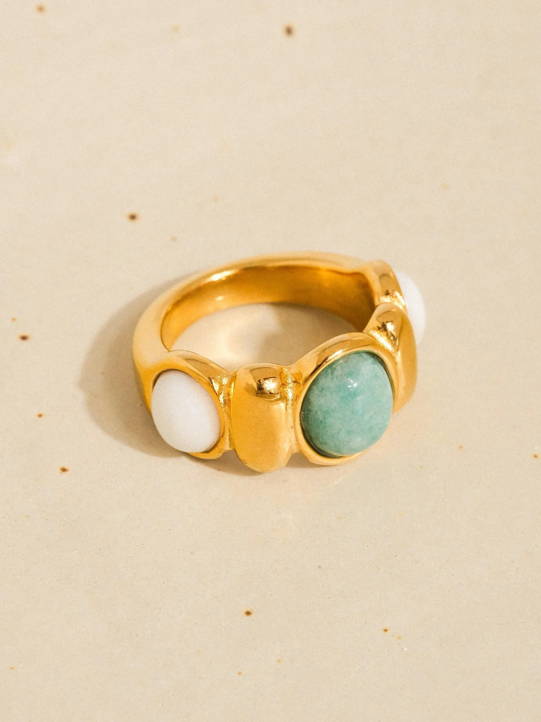Anillo de Piedra Natural Chapado en Oro 18K para Mujer – Antideslustre, Acero Inoxidable by Flanerie