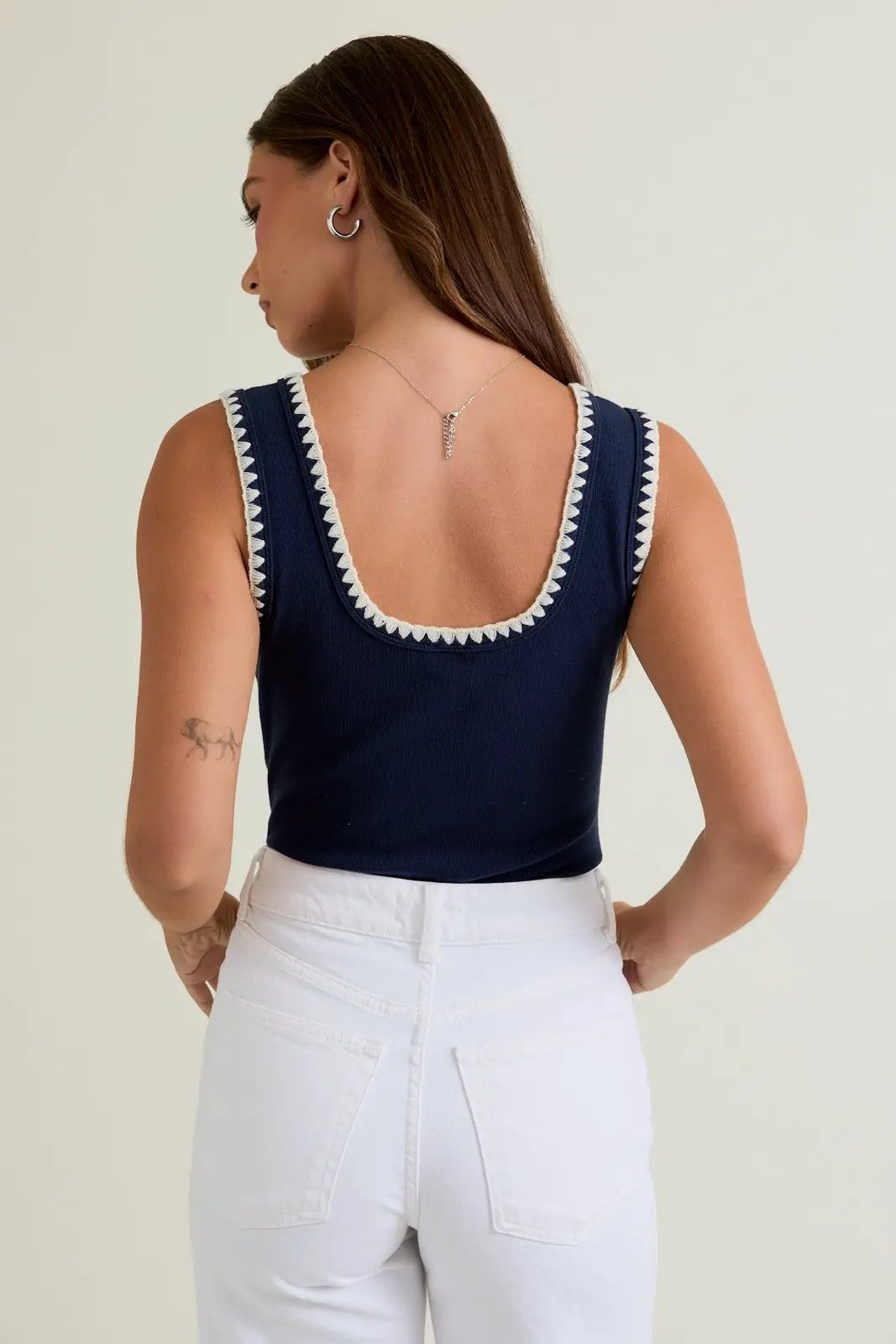 Bodysuit Sin Mangas con Bordado "Edge" - Moda Verde by LE LIS