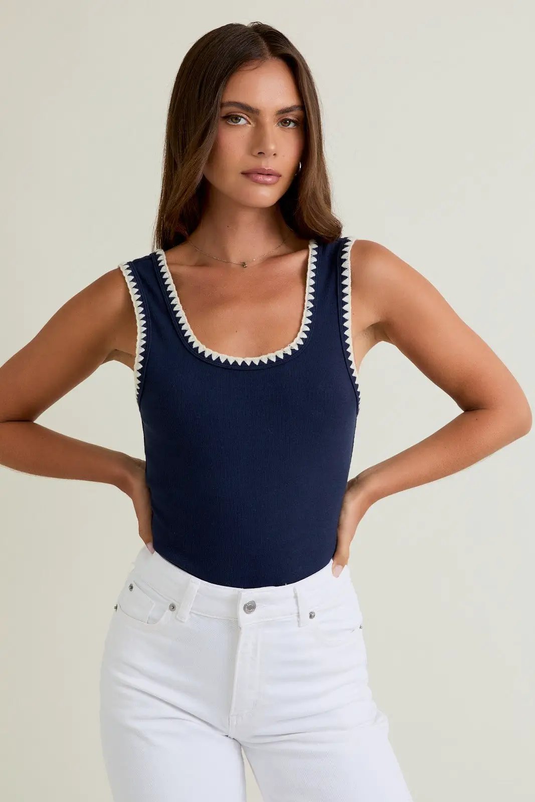 Bodysuit Sin Mangas con Bordado "Edge" - Moda Verde by LE LIS