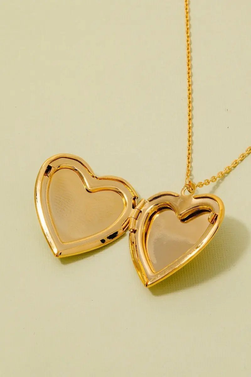 Collar con Colgante de Corazón de Nácar Bañado en Oro by Fame Accessories