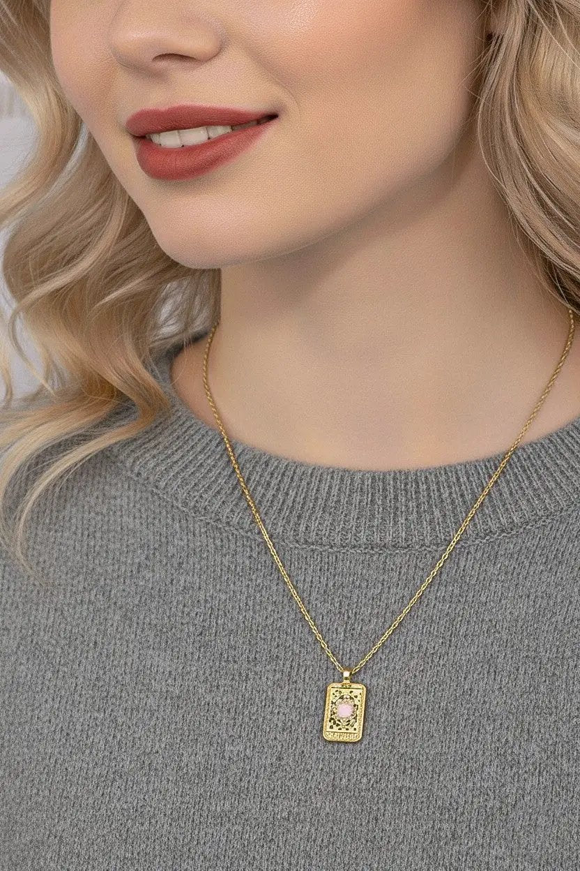 Collar "Amor" en Acero Inoxidable Dorado con Dijes de Taro by LA3accessories