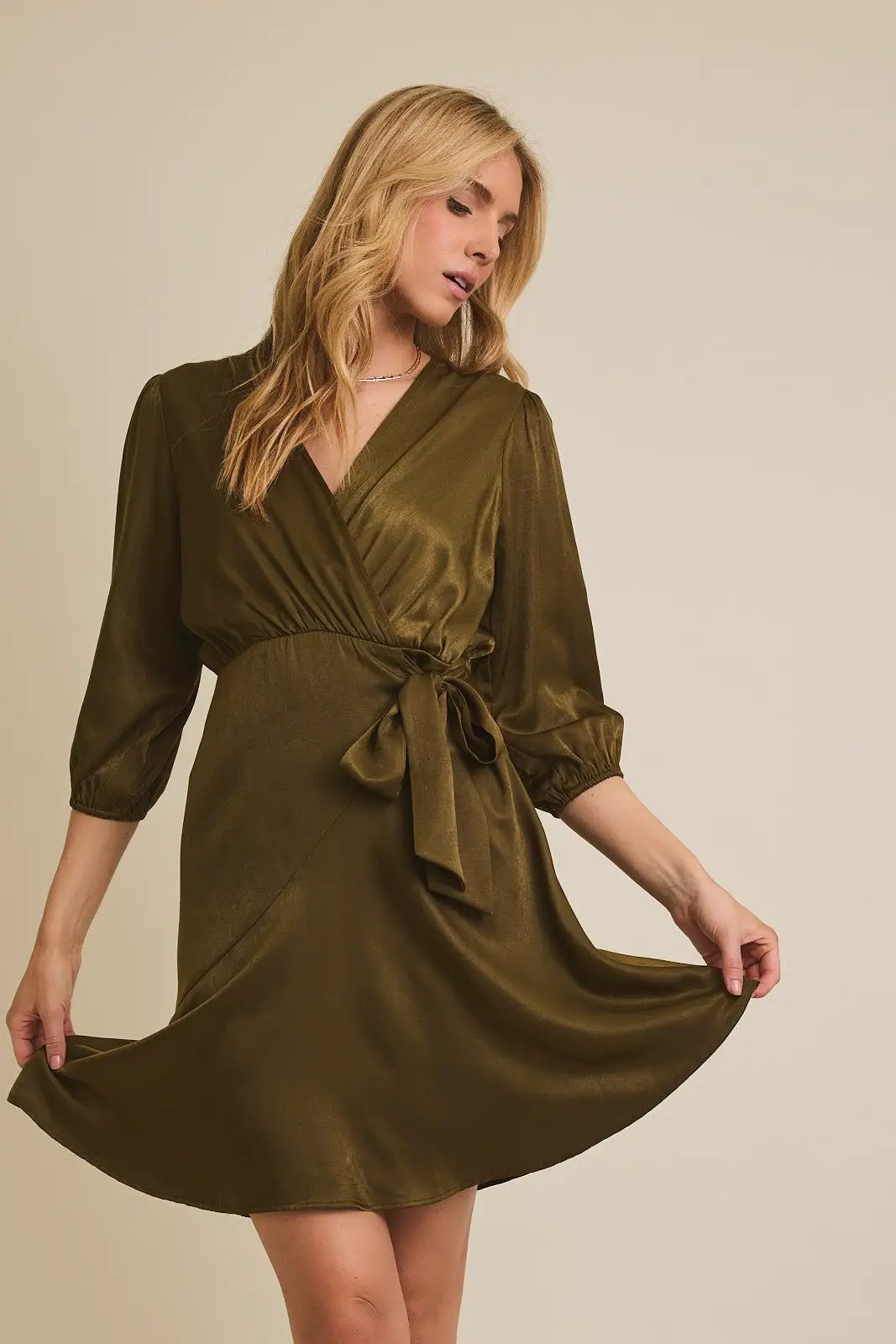 Vestido Corto Verde Olivo Elegante de Dama Manga 3/4 , Corte Moderno by Gilli