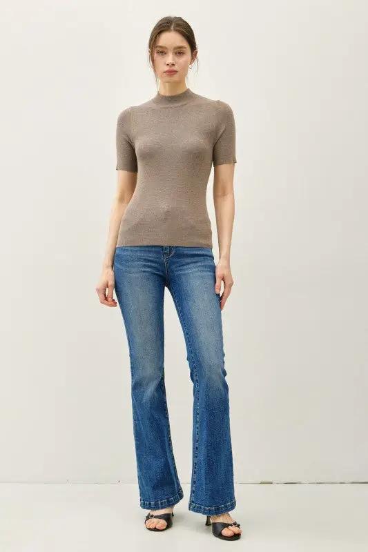 Blusa Suéter de Manga Corta con Cuello Mock en Color Sólido by Be Cool