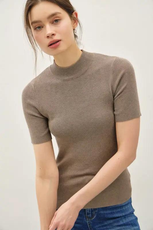 Blusa Suéter de Manga Corta con Cuello Mock en Color Sólido by Be Cool