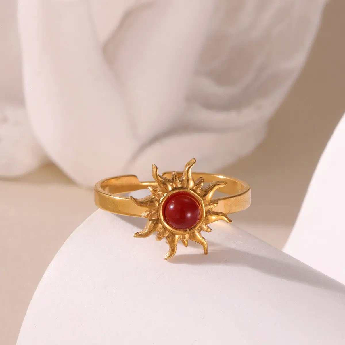 Anillo de piedra antideslustre de acero inoxidable de 18 quilates by Yanet Collective