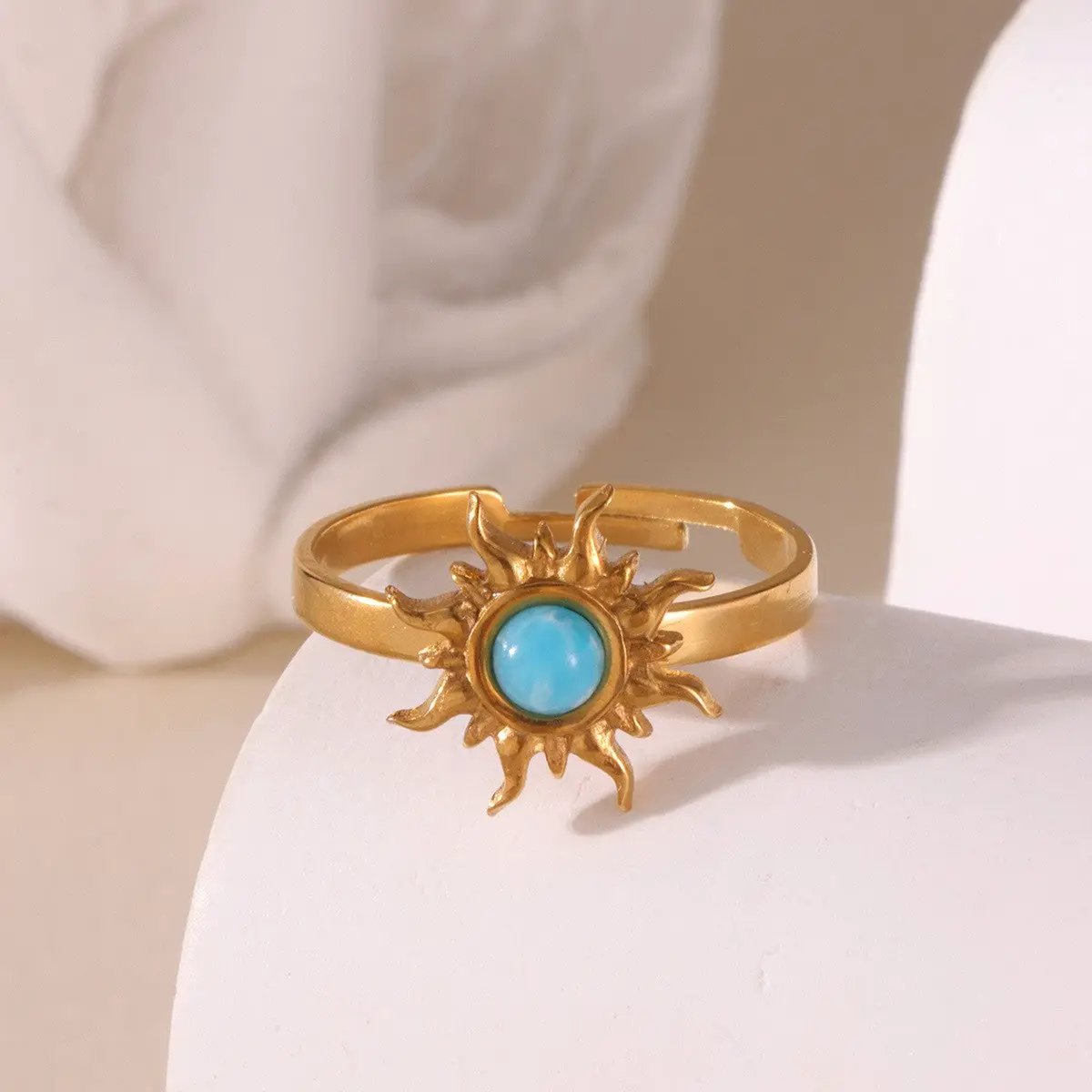 Anillo de piedra antideslustre de acero inoxidable de 18 quilates by Yanet Collective