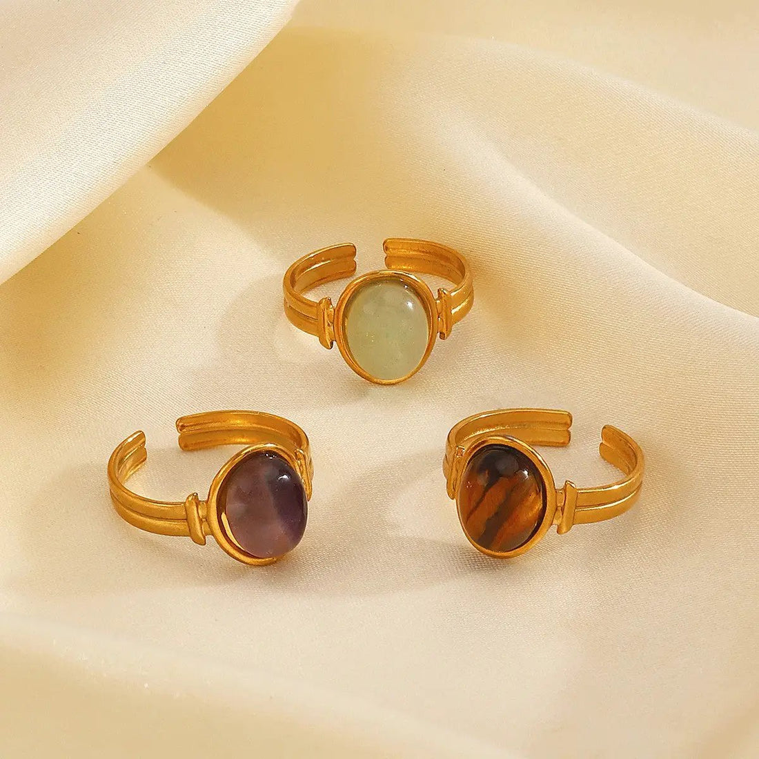 Anillo de Dama Ajustable 18k Oro Laminado Acero Inoxidable con Piedra Natural y Diseño Rayo de Sol by JOSSLYN by Wall to Wall