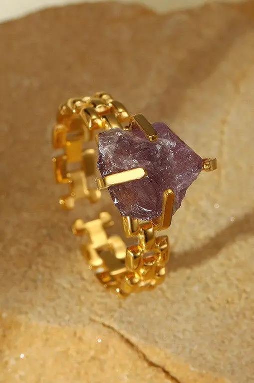 Anillo con Piedras Naturales y Acabado Dorado by JOSSLYN by Wall to Wall