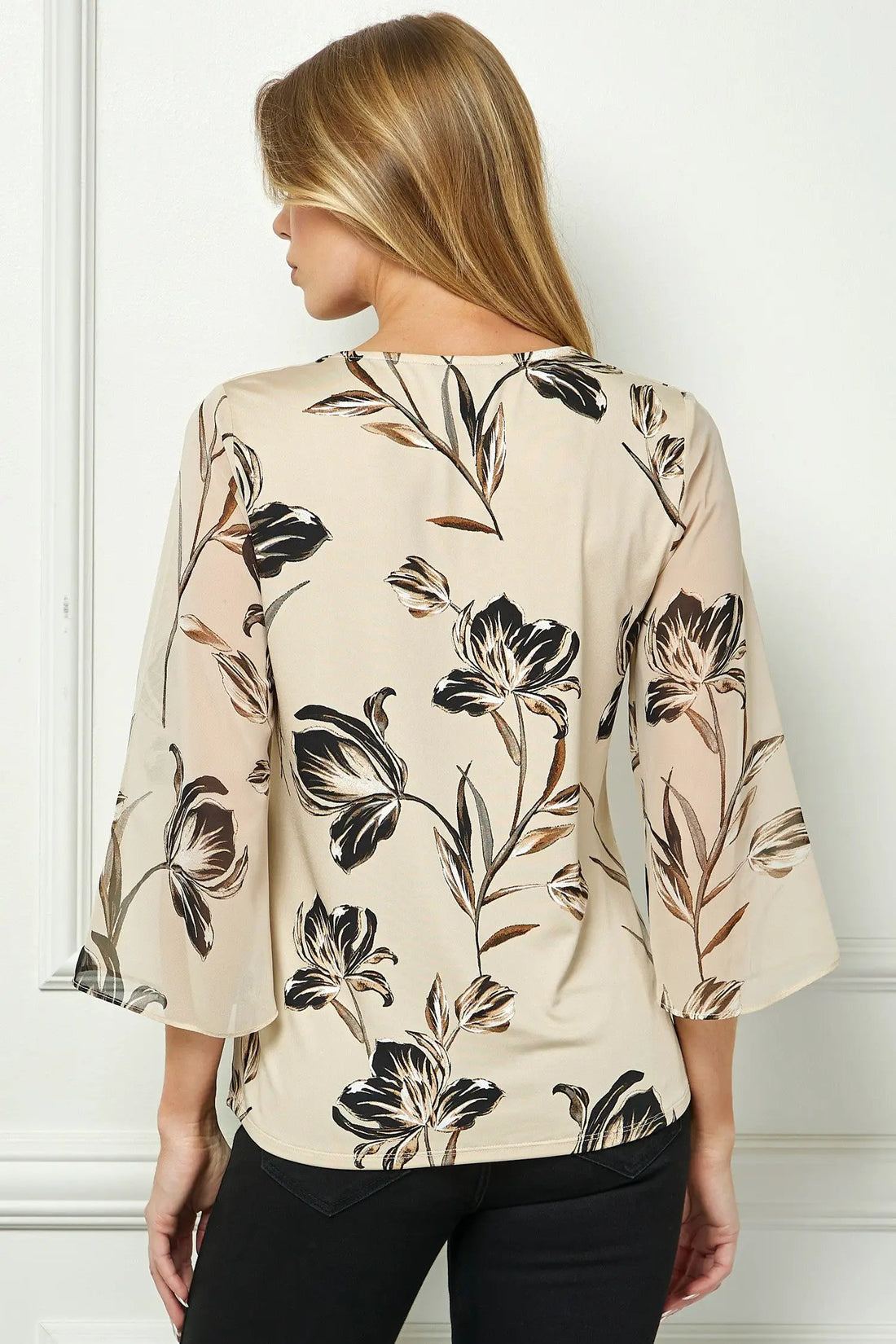 Blusa Beige Vintage con Escote de Cerradura y Estampado Floral Manga Larga by Winslow Collection