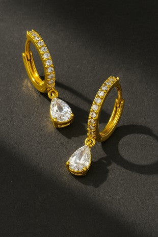 Aro Huggie con circonitas en forma de lágrima