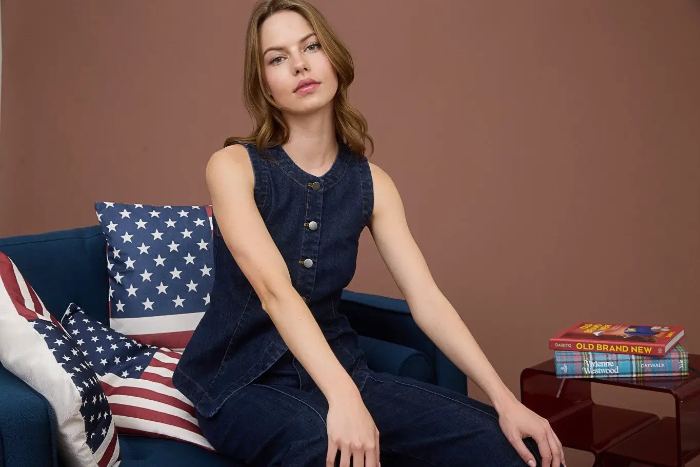 Chaleco Tipo Vest en Denim sin Mangas con Escote Redondo y Botones | Abertura en Dobladillo | by Blu Pepper