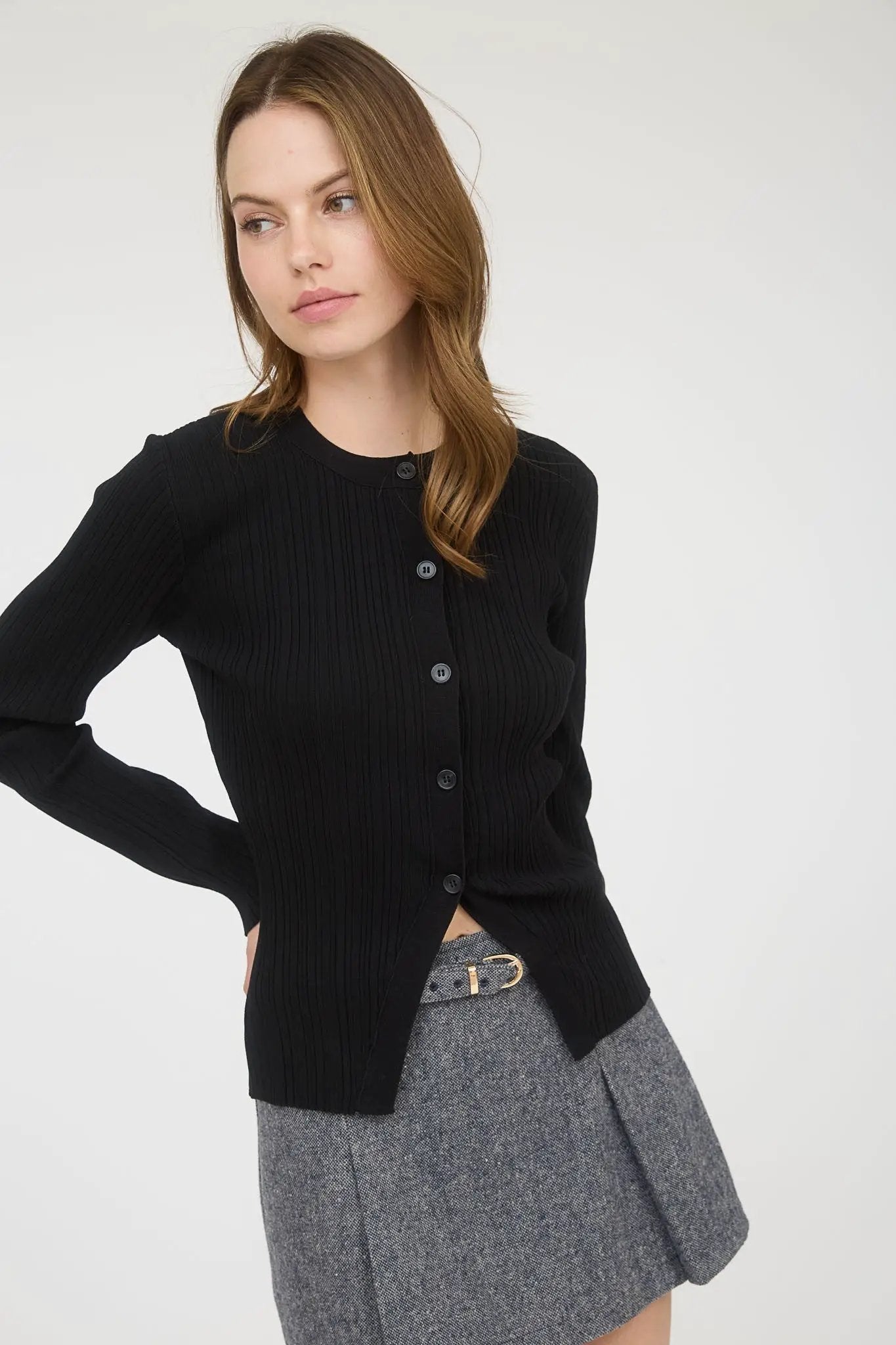 Falda Mini Plisada de Cintura Alta con Cinturón Gris by Blu Pepper