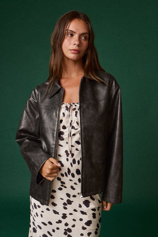 Chamarra Oversize de Cuero Sintético 🖤 Estilo Urbano Moderno | Oversized Faux Leather Jacket
