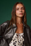 Chamarra Oversize de Cuero Sintético 🖤 Estilo Urbano Moderno | Oversized Faux Leather Jacket