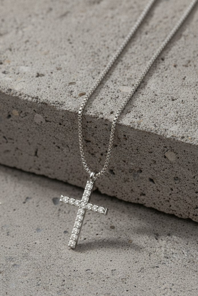 Collar con Cruz de Circonita Cúbica Impermeable - Elegancia Boutique