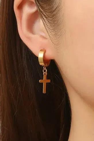 Pendientes Huggie de Aro con Colgante de Cruz en Acero Inoxidable 18K - Dorados y Resistentes al Agua by JOSSLYN by Wall to Wall
