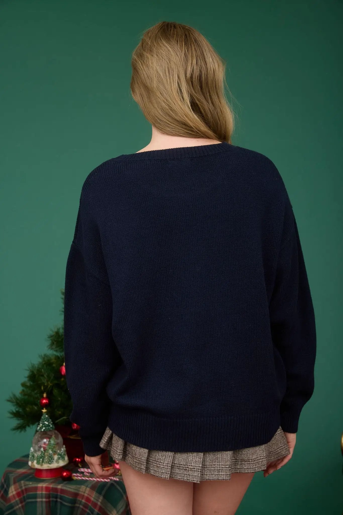 Suéter con Osito de Peluche Jacquard Sweater Cuello Redondo – Azul Marino 🧸 by Yanet Collective