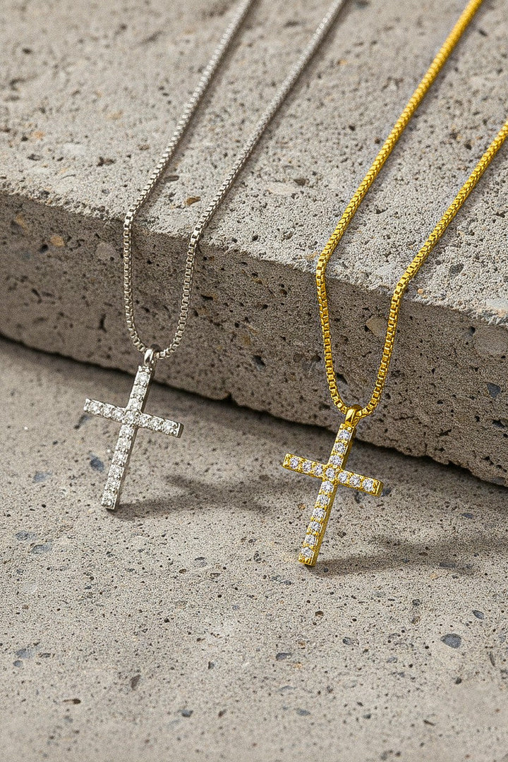 Collar con Cruz de Circonita Cúbica Impermeable - Elegancia Boutique