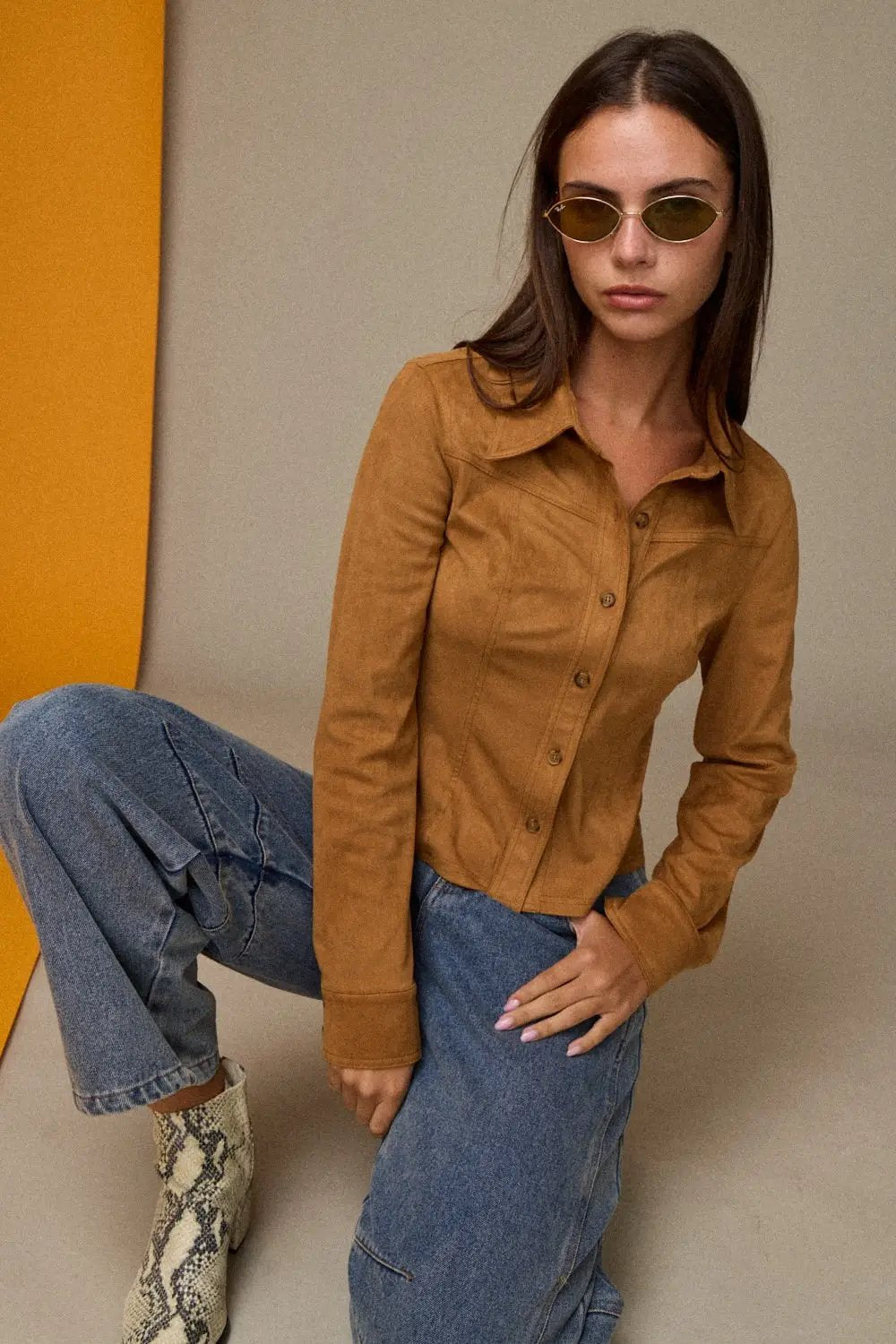 Blusa Camel Cafe de Botones para Mujer tipo Suede Ante - Fit Entallado y Elegante by Papermoon