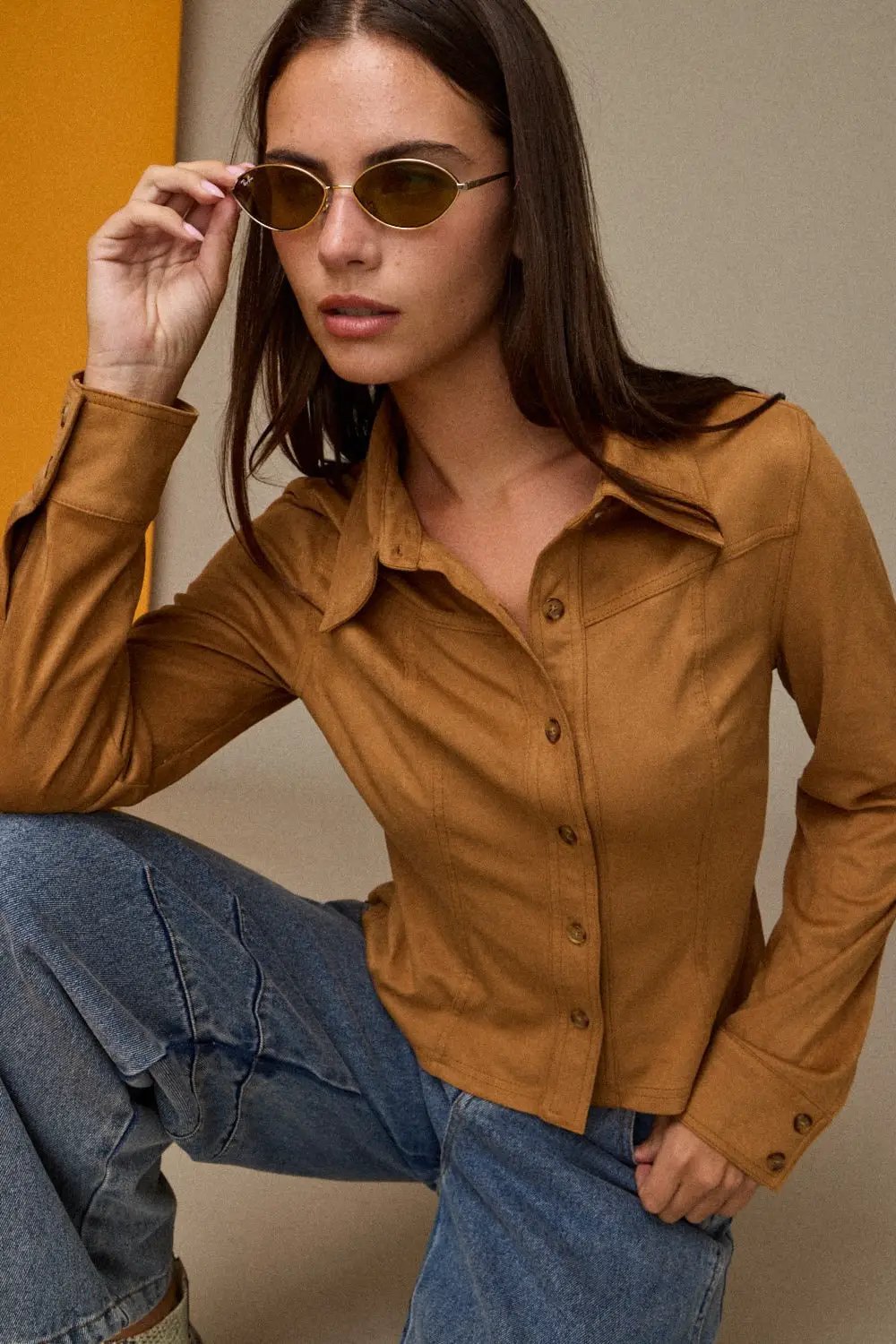 Blusa Camel Cafe de Botones para Mujer tipo Suede Ante - Fit Entallado y Elegante by Papermoon