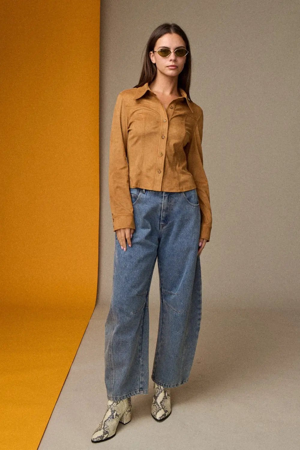 Blusa Camel Cafe de Botones para Mujer tipo Suede Ante - Fit Entallado y Elegante by Papermoon