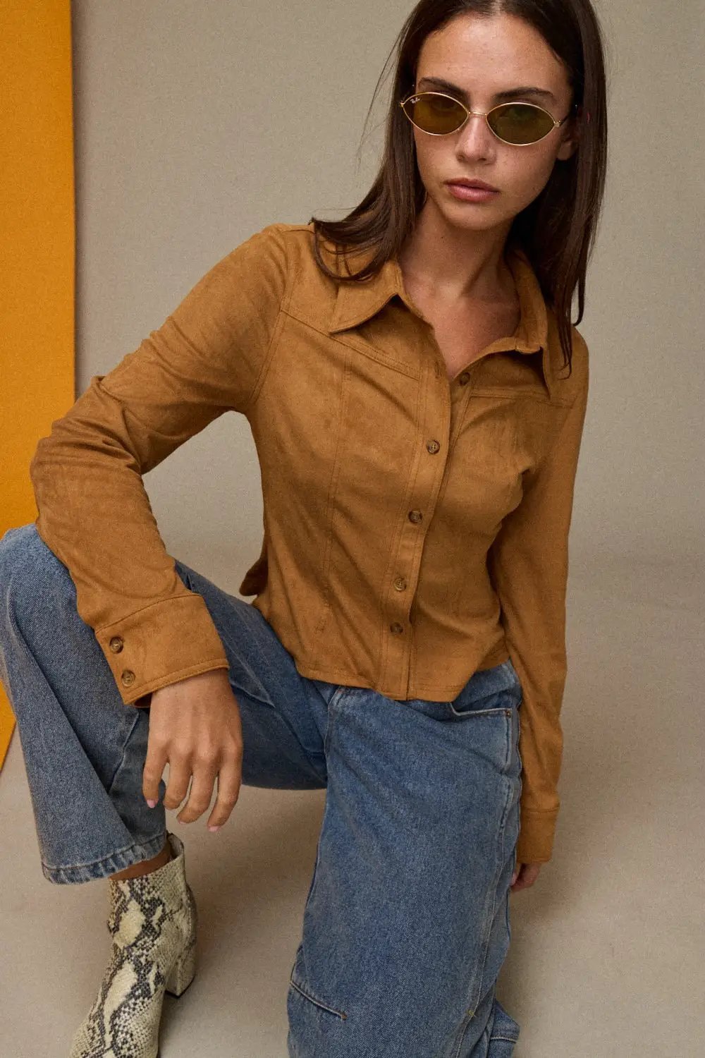 Blusa Camel Cafe de Botones para Mujer tipo Suede Ante - Fit Entallado y Elegante by Papermoon
