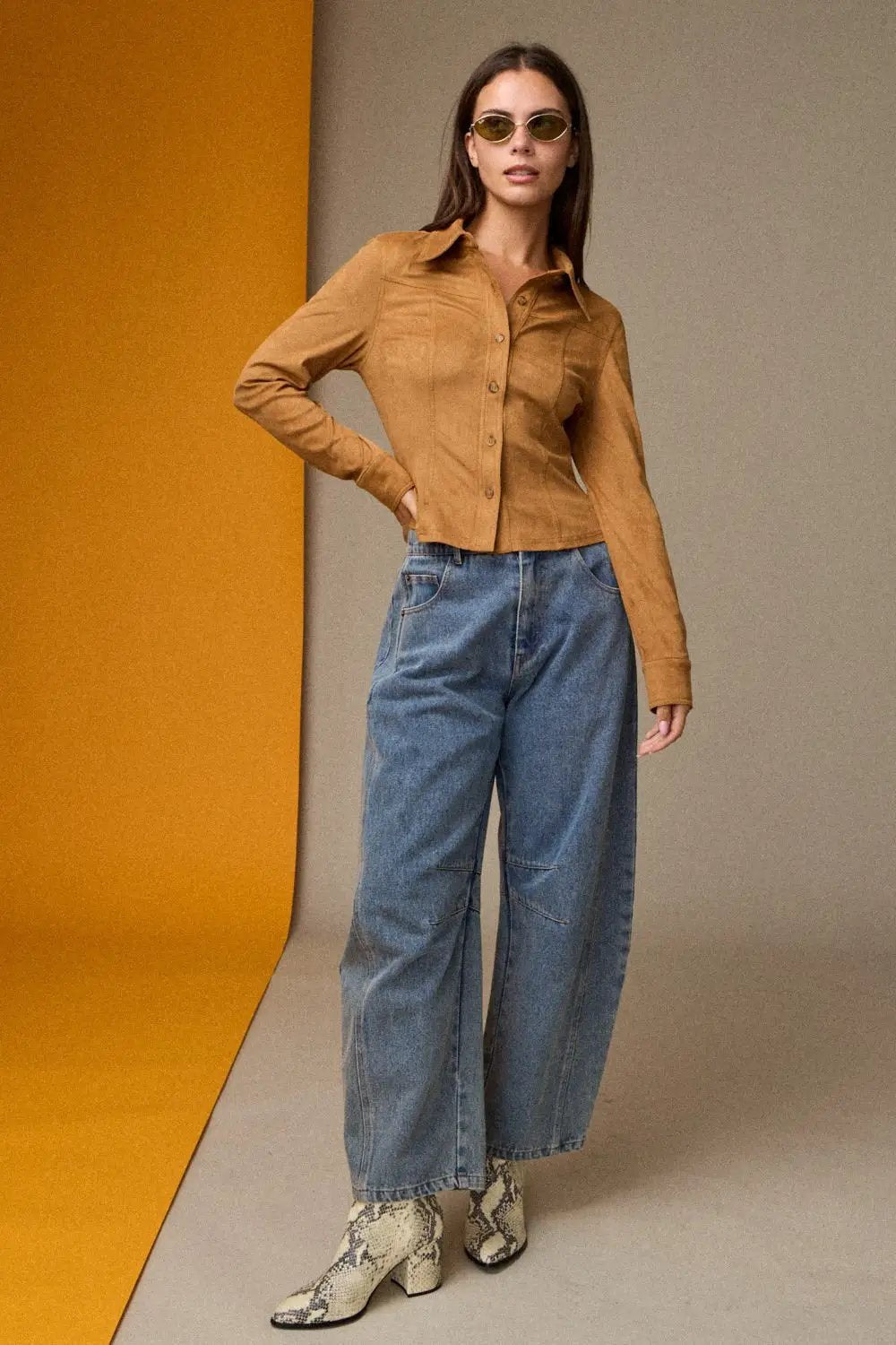 Blusa Camel Cafe de Botones para Mujer tipo Suede Ante - Fit Entallado y Elegante by Papermoon