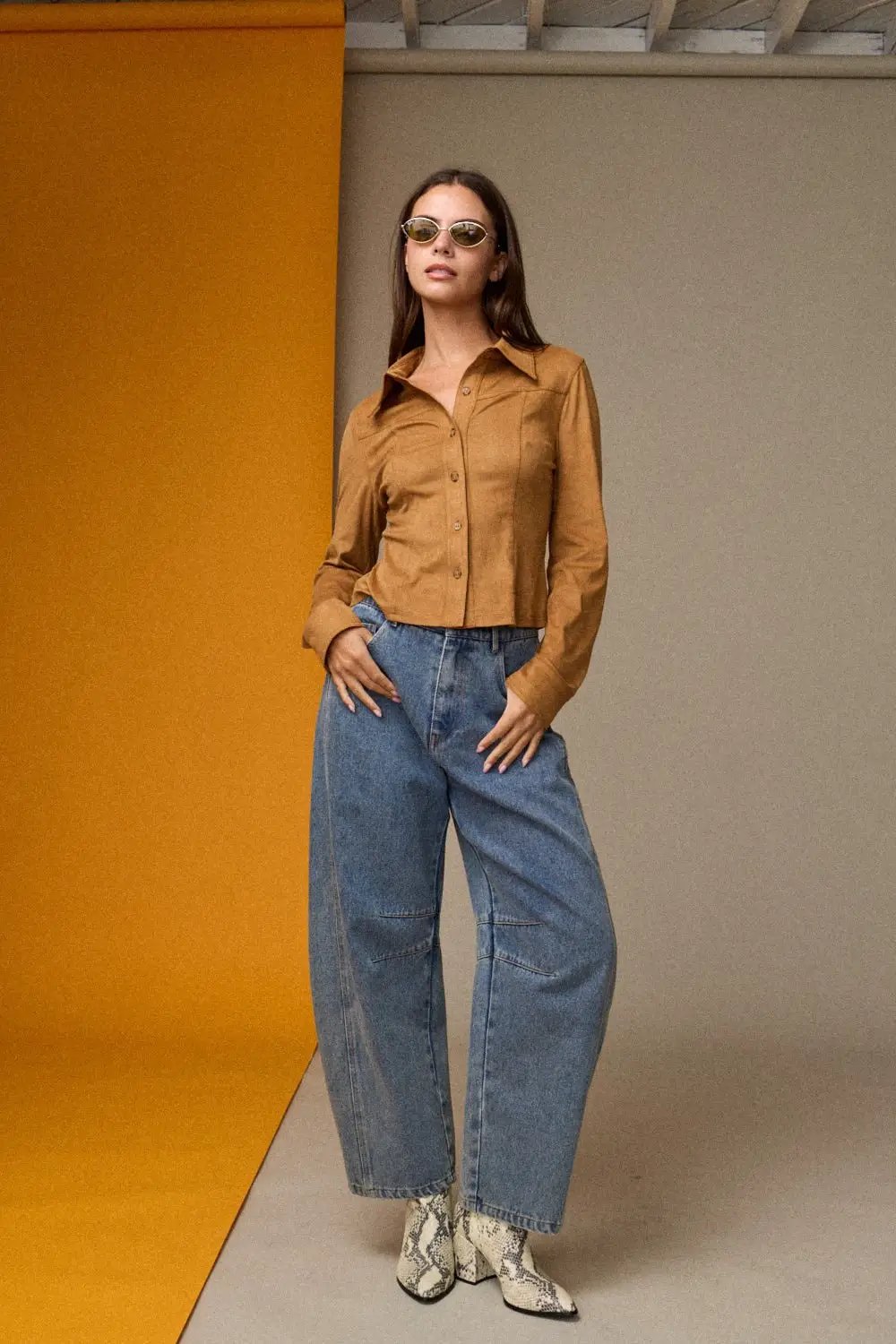 Blusa Camel Cafe de Botones para Mujer tipo Suede Ante - Fit Entallado y Elegante by Papermoon