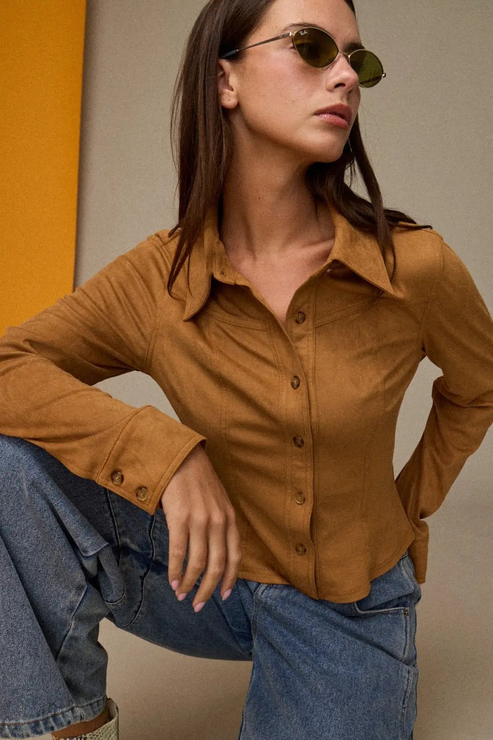 Blusa Camel Cafe de Botones para Mujer tipo Suede Ante - Fit Entallado y Elegante by Papermoon