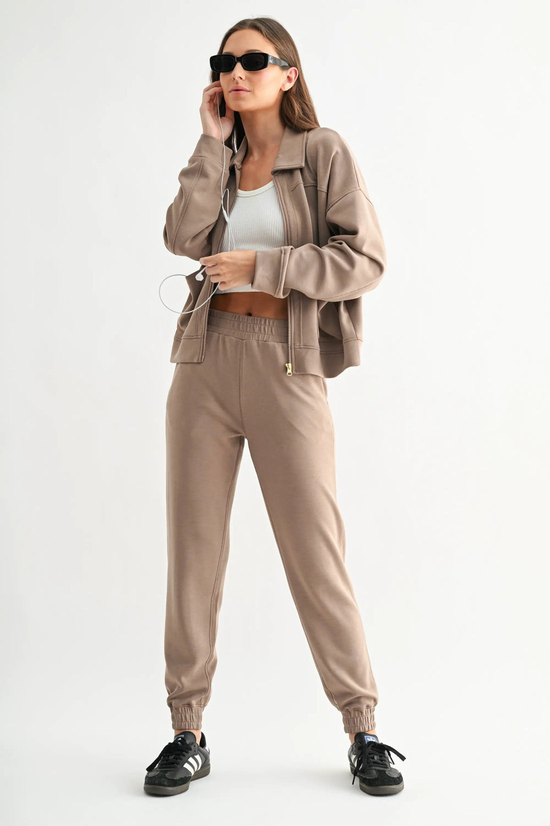 Chaqueta Beige Utility “Laguna Flow” con Cierre Frontal by Yanet Collective