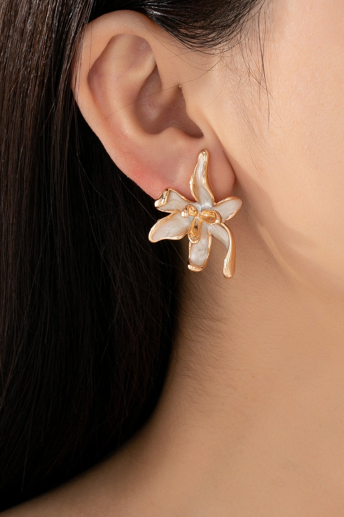 Pendientes de Botón con Flores Esmaltadas - Elegancia Artesanal