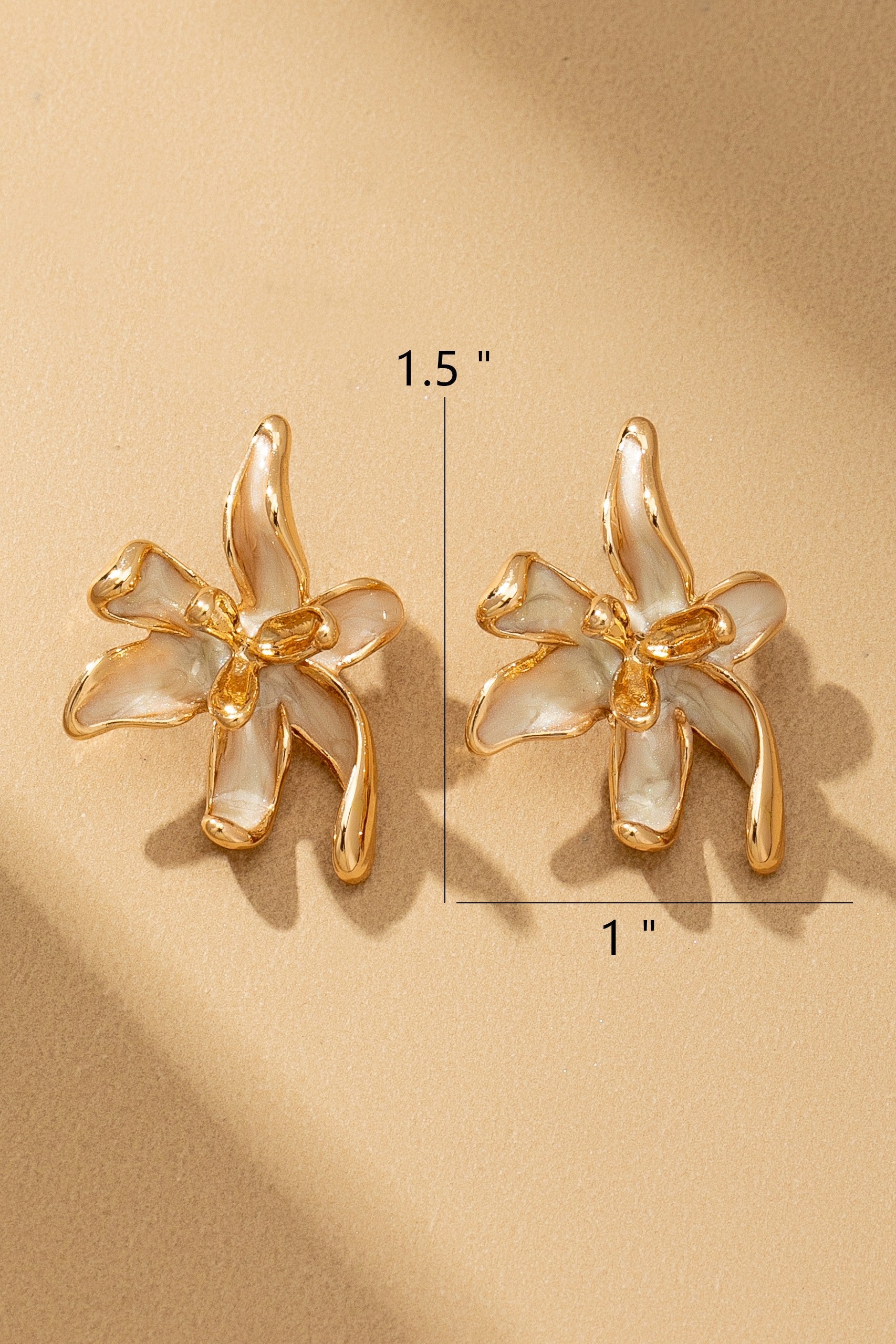 Pendientes de Botón con Flores Esmaltadas - Elegancia Artesanal