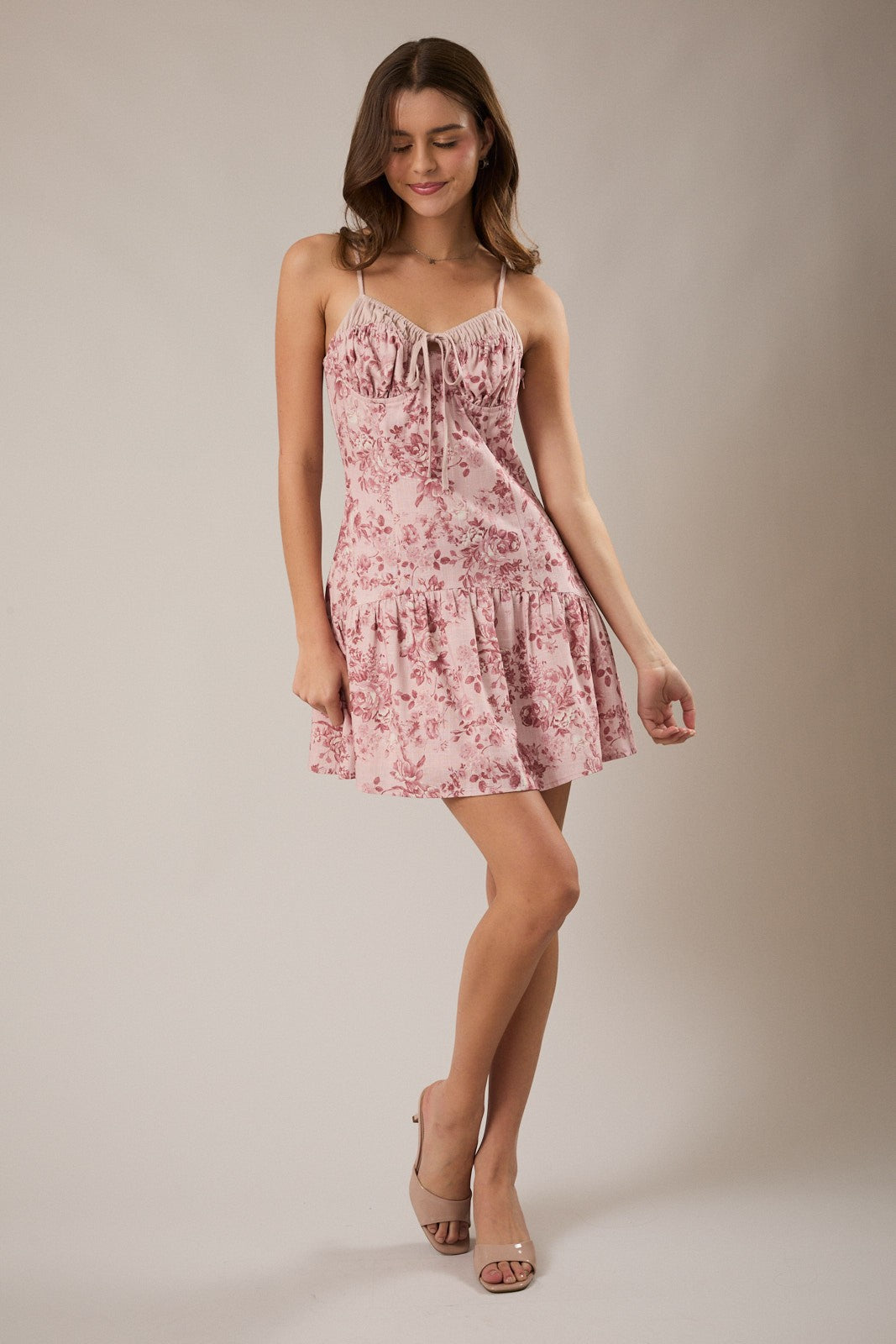 Vestido Corto de Lino con Estampado Floral Rosa y Tirantes Finos