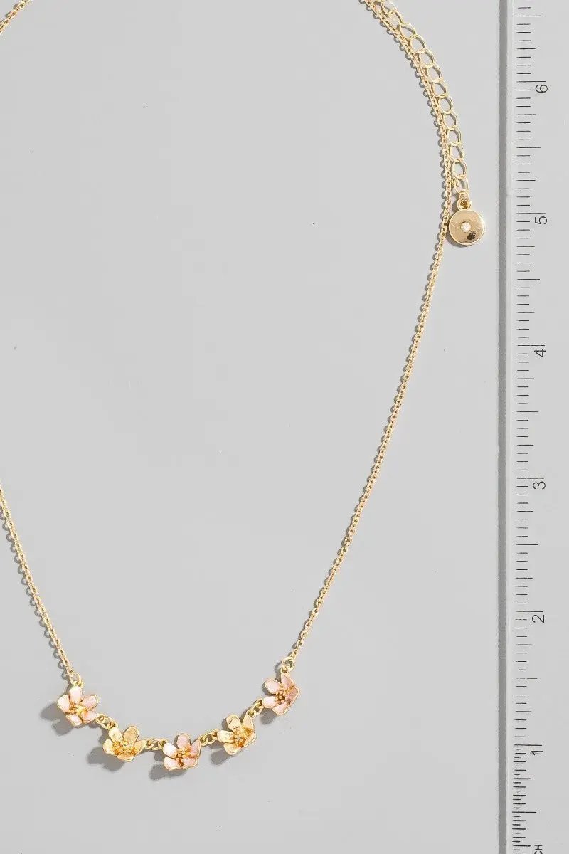 Collar con Dijes de Flores de Esmalte Pequeños by Fame Accessories