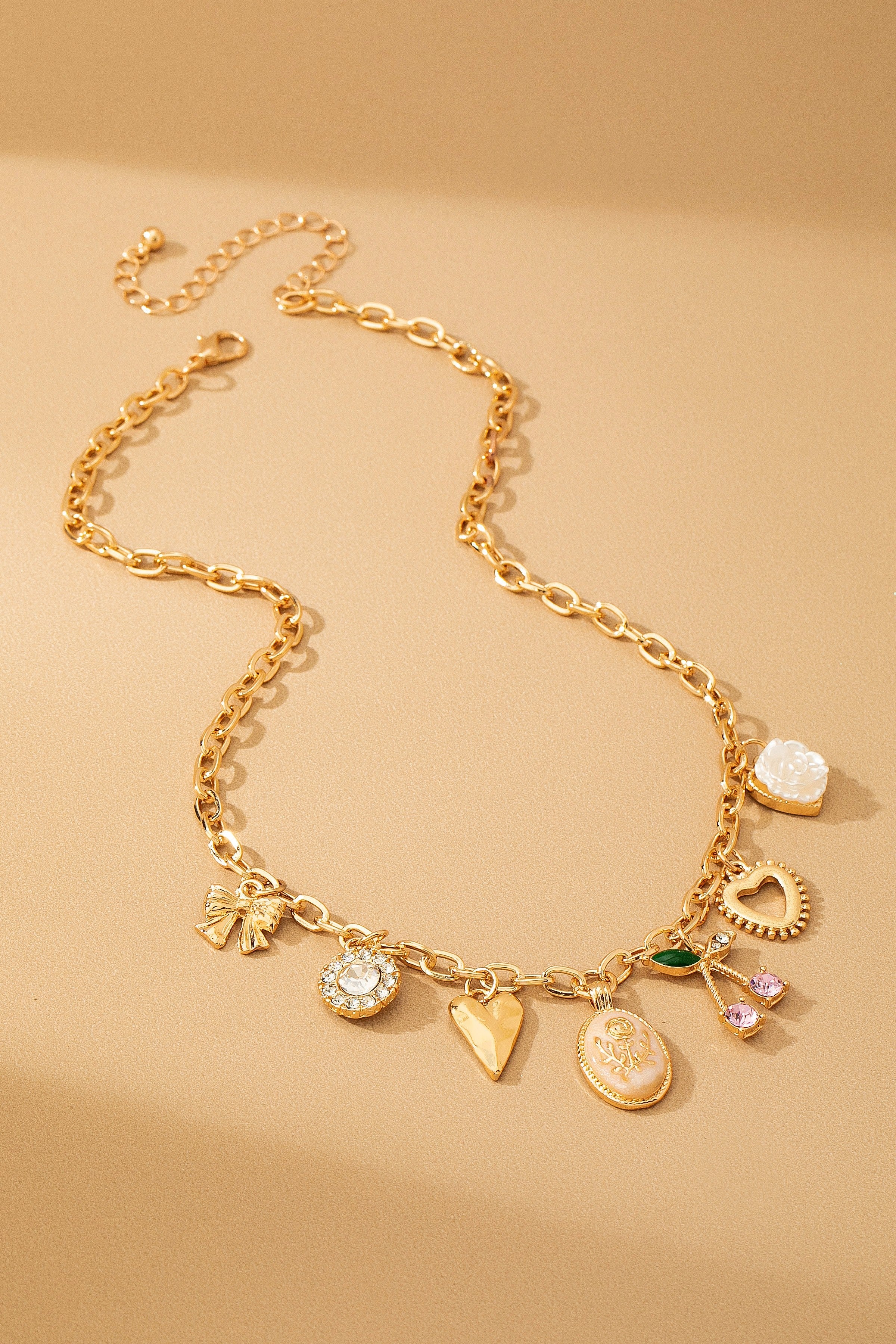 Collar de Cadena Dorada con Dijes Aesthetic - Corazones, Cerezas y Lazos