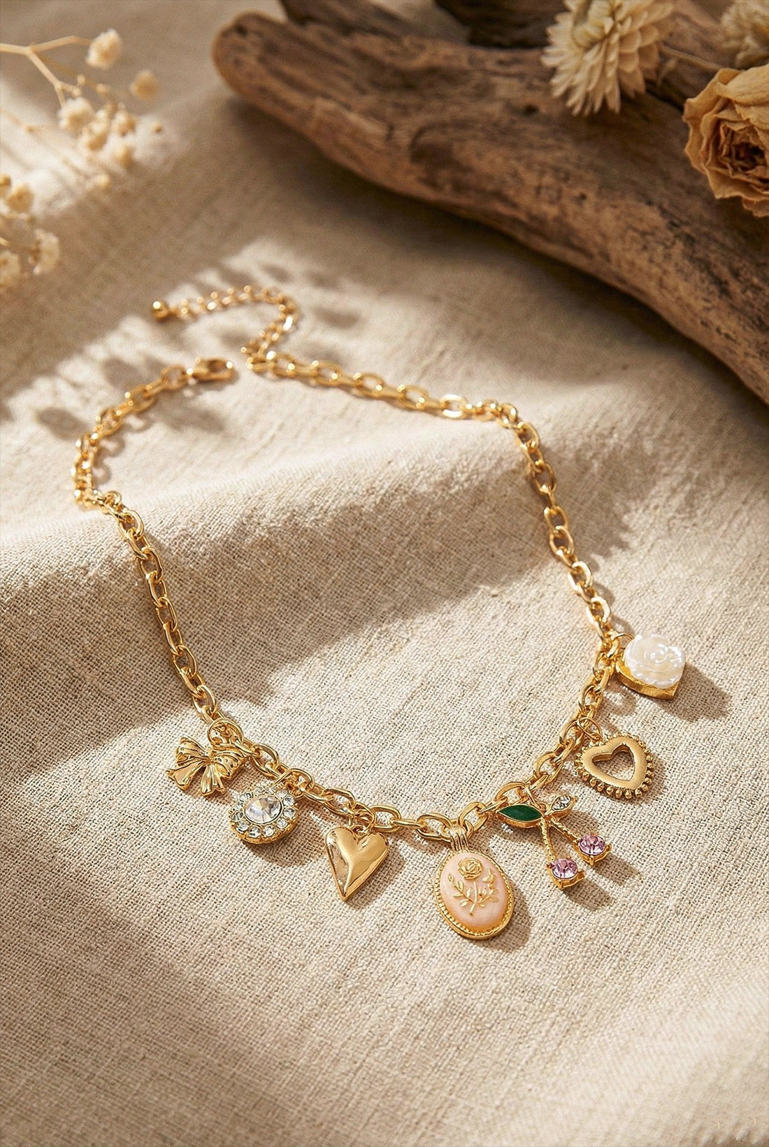 Collar de Cadena Dorada con Dijes Aesthetic - Corazones, Cerezas y Lazos