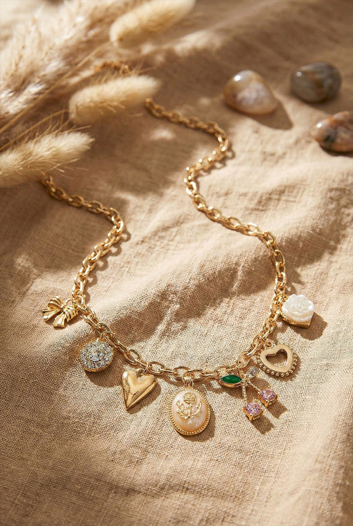 Collar de Cadena Dorada con Dijes Aesthetic - Corazones, Cerezas y Lazos