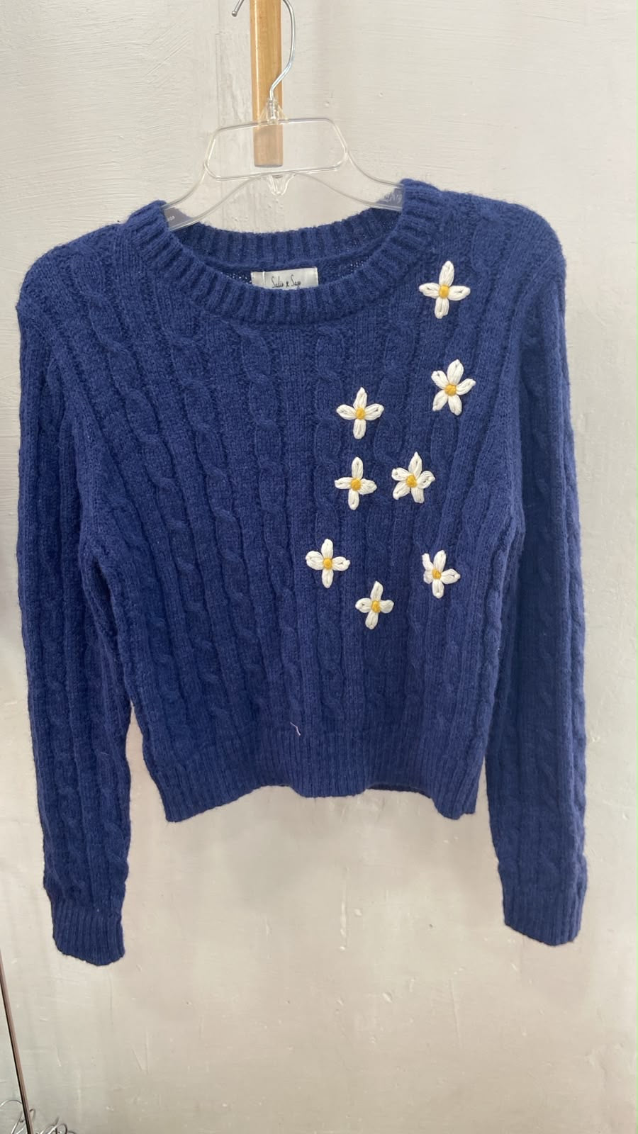 Suéter de Punto Trenzado Azul Marino con Apliques Florales