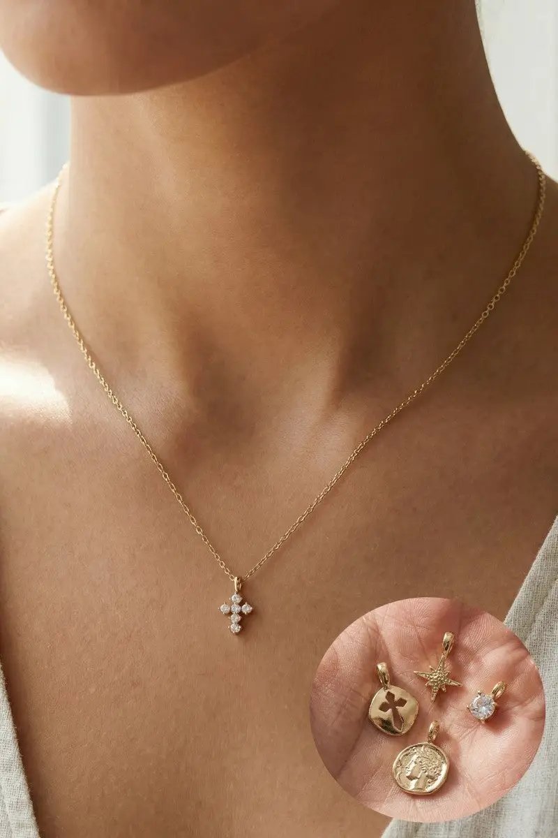 Set de 5 Collares con Dijes Variados - Estilo Elegante by Fame Accessories